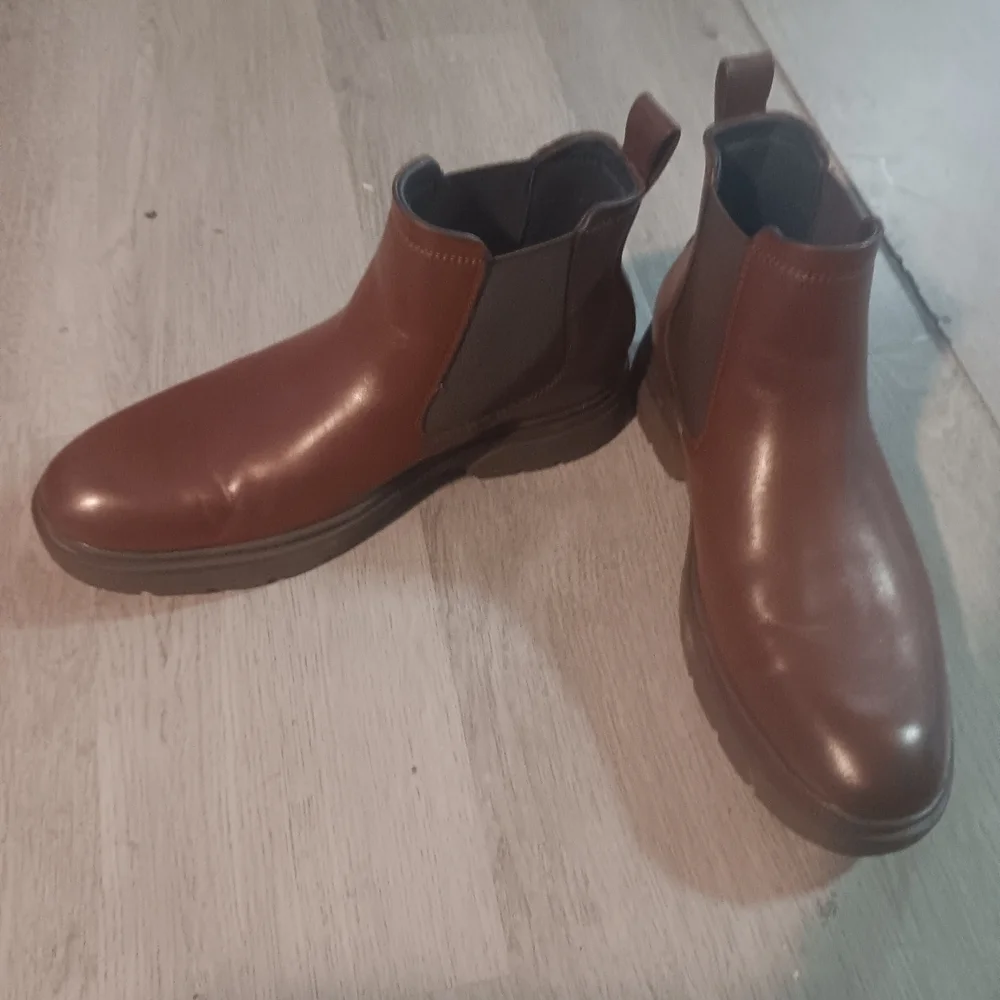 Men's Brown Chelsea Boots - Classic Pull-On Style